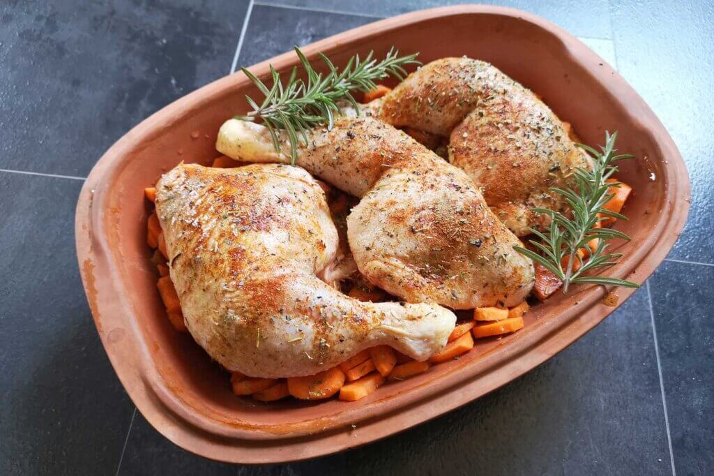 three chickens in roem pot prepared