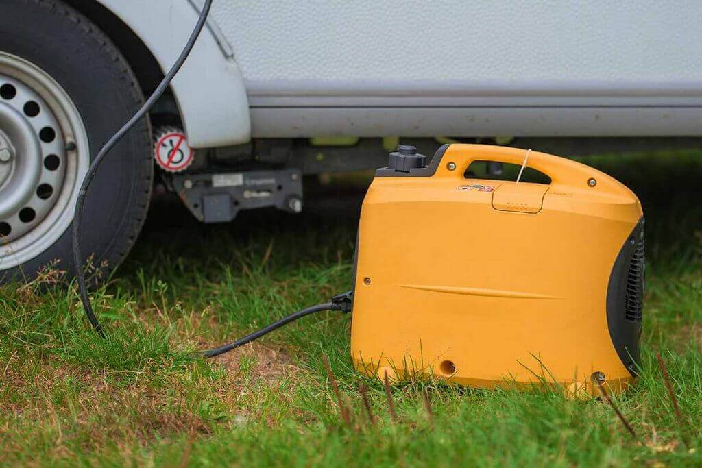 The power generators can also be placed at a distance from the caravan or tent - unlike in the picture.
